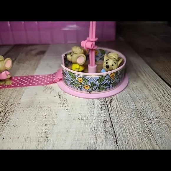 Wonderful Cinderella Baby Mouse Playset special from the Disney Store - Picture 9 of 9